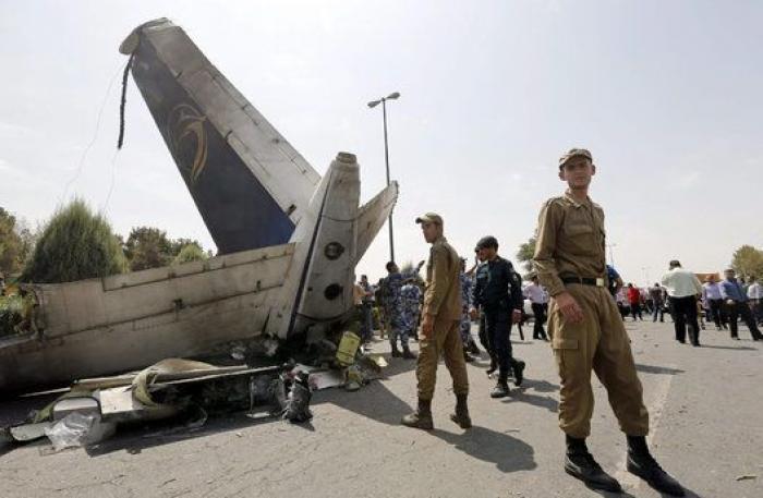 Accidente de avión en Irán: al menos cuarenta muertos al estrellarse un avión en Teherán (FOTOS)