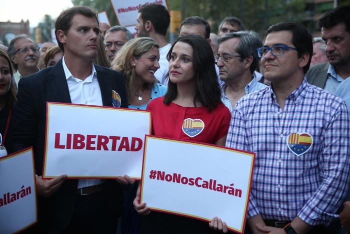Revuelo en Twitter por lo que ha hecho Arrimadas en un acto en Andalucía: no es la primera vez que pasa