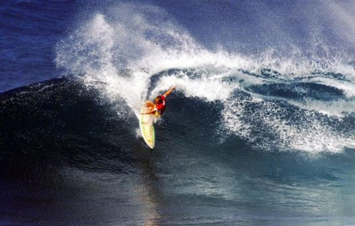Pablo Motos ('El Hormiguero') tranquiliza a sus seguidores tras caerse varias veces haciendo surf