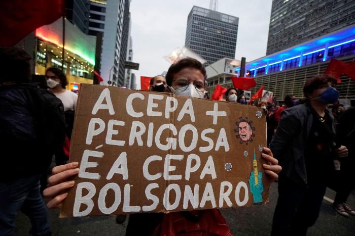 El Ejército de Brasil compra miles de comprimidos de Viagra y Bolsonaro le resta importancia