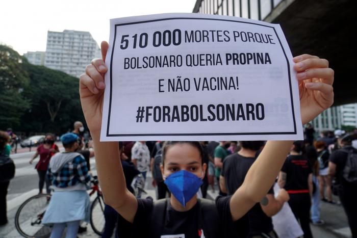 El Ejército de Brasil compra miles de comprimidos de Viagra y Bolsonaro le resta importancia