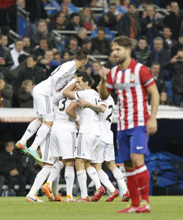 El Madrid sentencia al Atlético entre patadas (3-0)