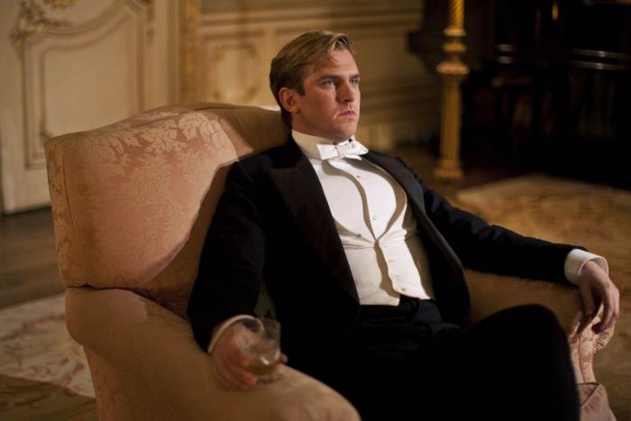 Los actores de 'Downton Abbey' se ríen del gazapo de la botella de agua
