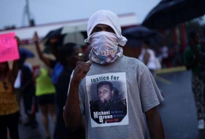 Los disturbios raciales vuelven a Misuri tras la indignación por la versión policial