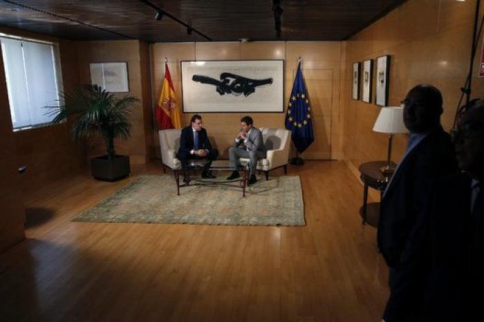 Rivera insta a Rajoy a "seducir" a Sánchez para lograr su abstención