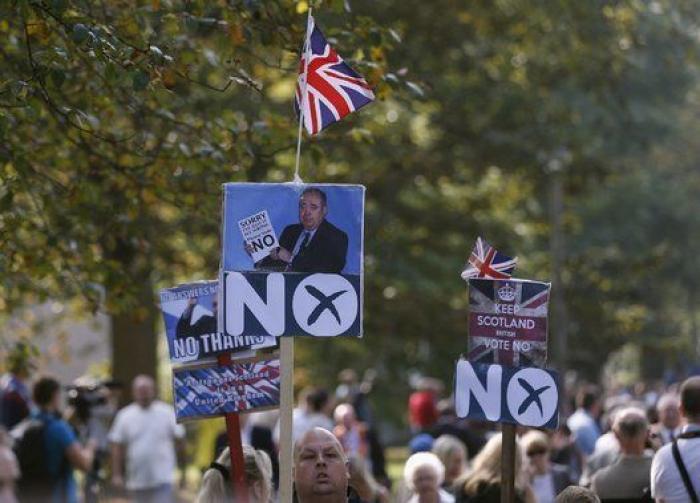 Llaman asesino y mentiroso al líder de los laboristas británicos en un acto por el "no" en Escocia