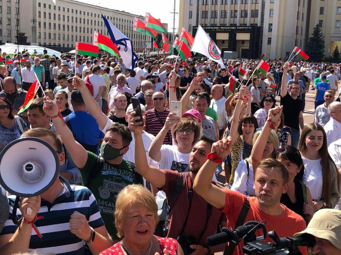 Bielorrusia, donde las mujeres se ponen en pie