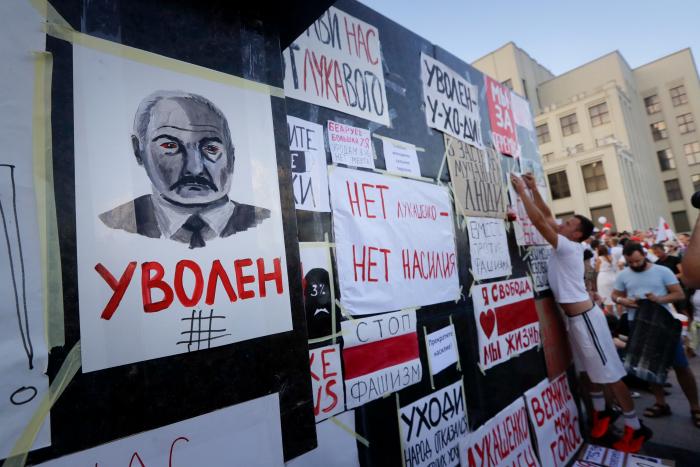 Condenan a 18 años a Serguéi Tijanovski, marido de líder opositora bielorrusa