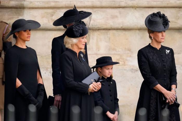 Meghan Markle no aguanta y rompe a llorar en el funeral de Isabel II