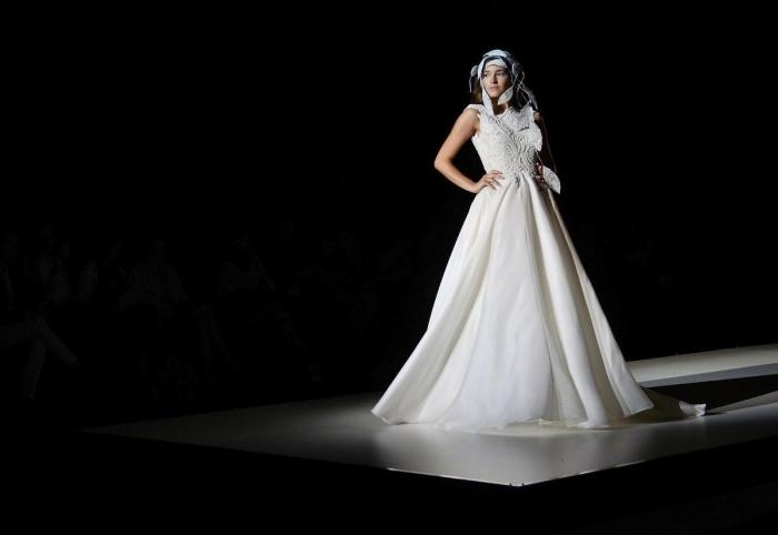 El vestido de novia más barato: se lo hizo de ganchillo mientras iba a trabajar (FOTOS)