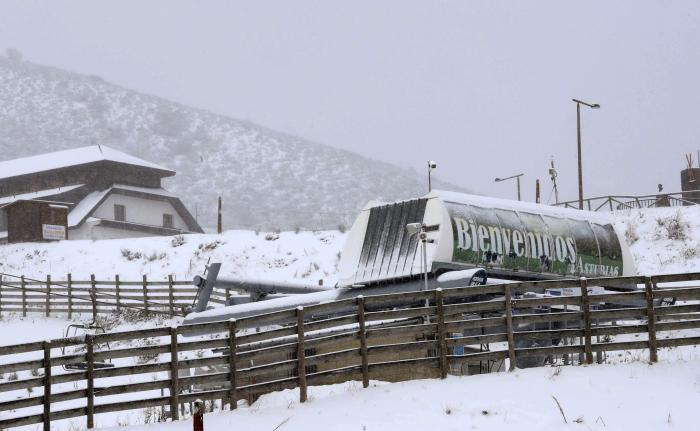 La borrasca Arwen tiñe de blanco el norte peninsular y causa problemas en más de 140 carreteras