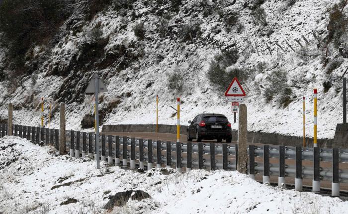 'Winter is here': el viento y la nieve azotan parte de España y afectan al tráfico