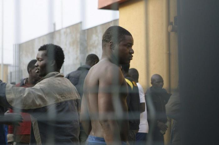 Cerca de 500 inmigrantes entran en Melilla en un asalto masivo a la valla