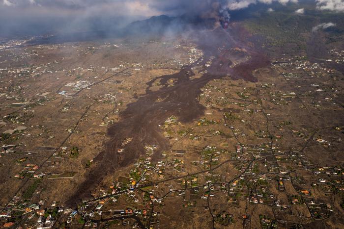 Cambios en la erupción de La Palma: más explosivo, más sismos y más ceniza