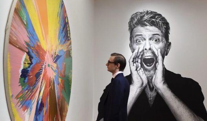 Londres exhibe la colección de arte privada de David Bowie