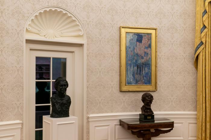 Rosa Parks, Luther King y una roca lunar: los cambios en el nuevo Despacho Oval de Biden