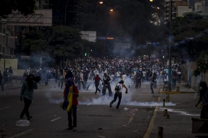 Maduro y la oposición empiezan un diálogo sin precedentes