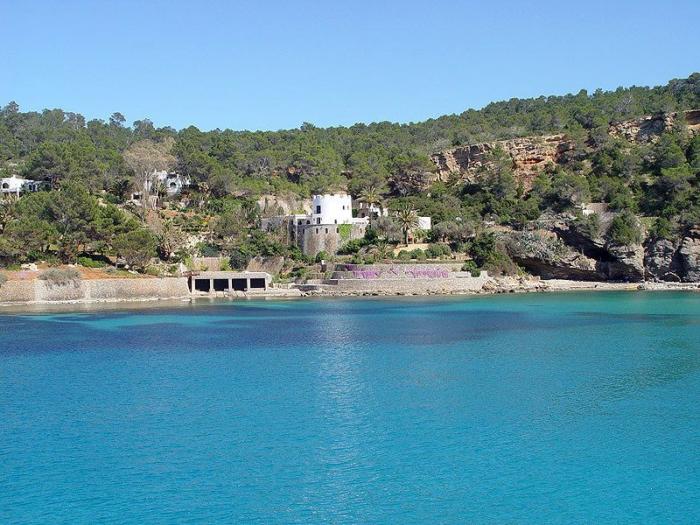 Una 'rave' ilegal en Ibiza se salda con disparos al aire, 73 detenidos y 13 heridos