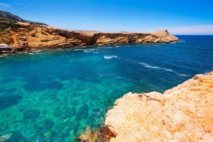 Once calas y playas secretas de Ibiza