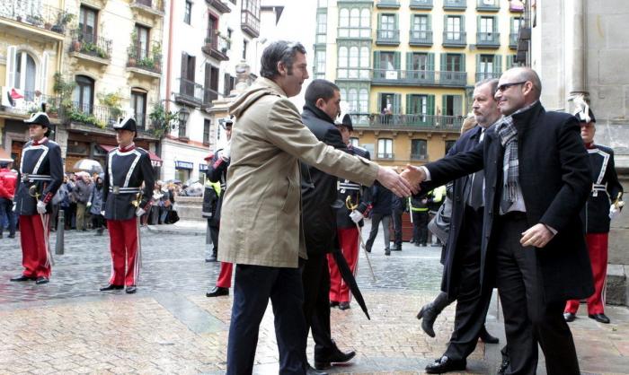 Miles de personas despiden al alcalde de Bilbao, Iñaki Azkuna, durante su funeral