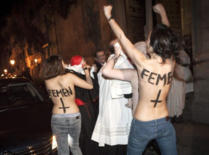 Femen protesta frente al Congreso contra la 'Ley Mordaza' (FOTOS)