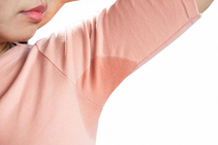 Cómo evitar las manchas de sudor en la ropa