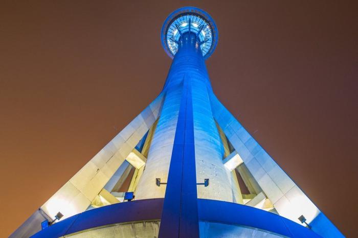 Las grandes ciudades tiñen de azul sus edificios emblemáticos por el autismo (FOTOS)