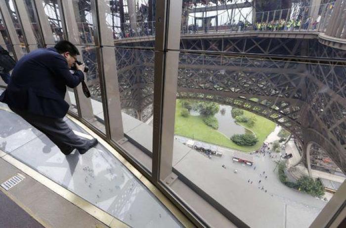 La torre Eiffel, de cristal: así es el nuevo suelo de la célebre atracción de París (FOTOS)