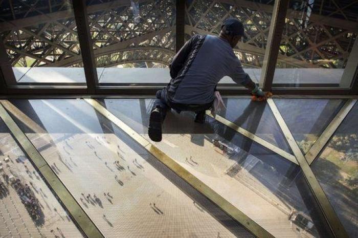 La torre Eiffel, de cristal: así es el nuevo suelo de la célebre atracción de París (FOTOS)