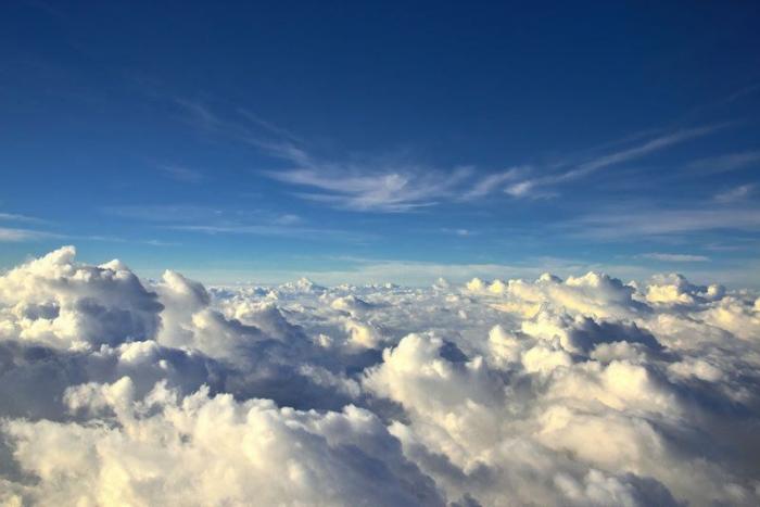 10 razones por las que SIEMPRE deberías elegir el asiento de ventanilla en el avión (FOTOS)