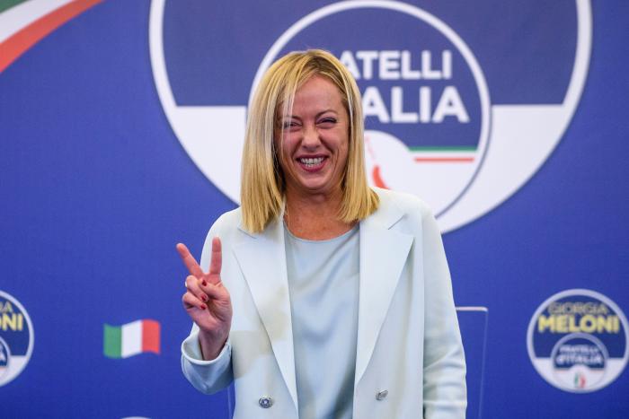La derecha trata de superar las tensiones entre Meloni y Berlusconi en Italia