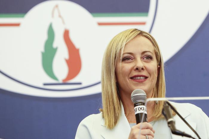 La derecha trata de superar las tensiones entre Meloni y Berlusconi en Italia