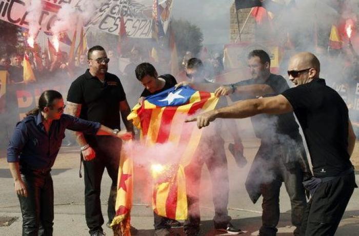 Grupos falangistas se manifiestan en Barcelona por la unidad de España