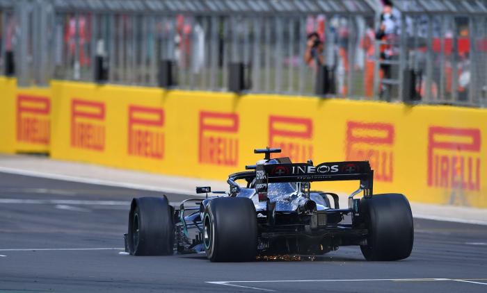 Una de las imágenes del año en la Fórmula 1, el choque entre Verstappen y Hamilton