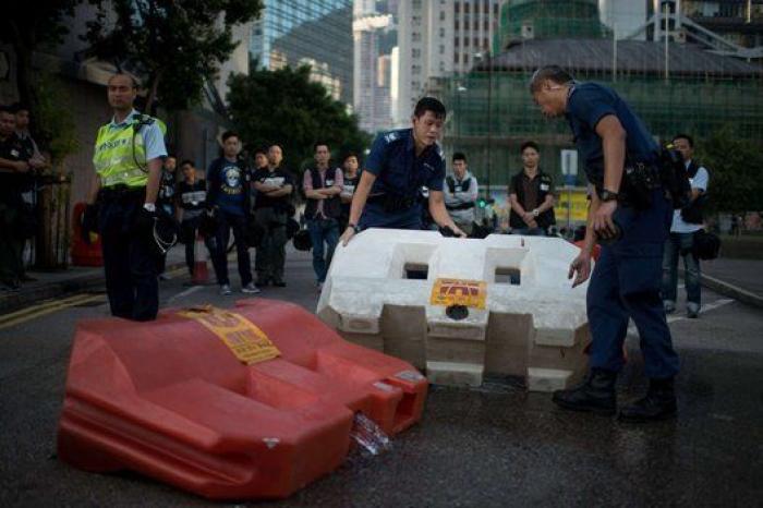 Desalojo de las protestas en Hong Kong: la policía desmonta el campamento de los manifestantes (FOTOS)