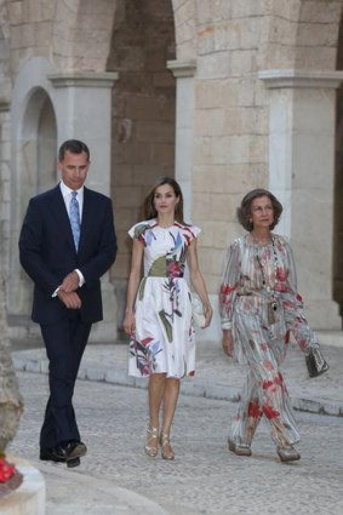 Último acto de los Reyes en Mallorca con la recepción en el palacio de la Almudaina