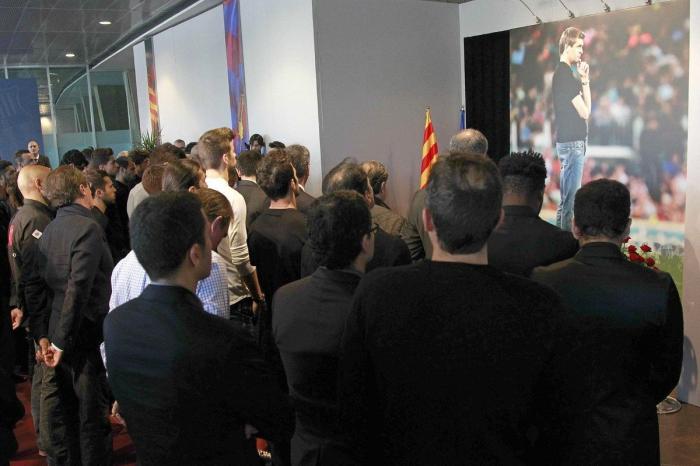 El homenaje de los jugadores del Barça a Tito Vilanova en el Camp Nou (FOTOS)