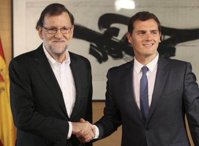 Rajoy se pone un 'look Ciudadanos' para su entrevista con Rivera