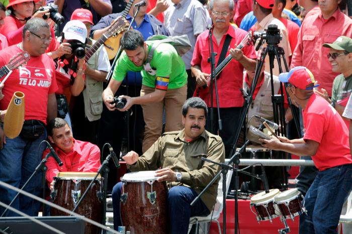 Albares y dirigentes del PSOE se ven con diputados venezolanos de la Asamblea que España no reconoce