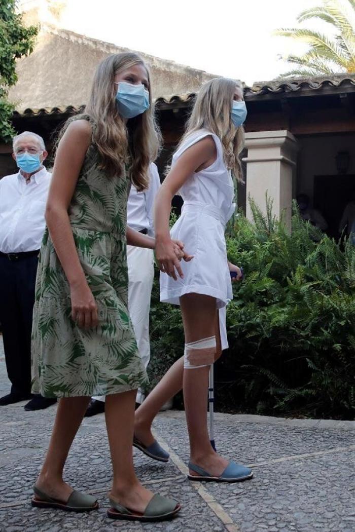 Varios enfermeros, extrañados con el vendaje de la infanta Sofía en estas fotos