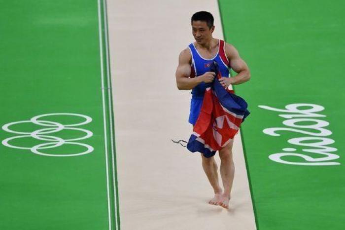 Le llaman 'el atleta más triste de los Juegos' tras celebrar así su oro en gimnasia