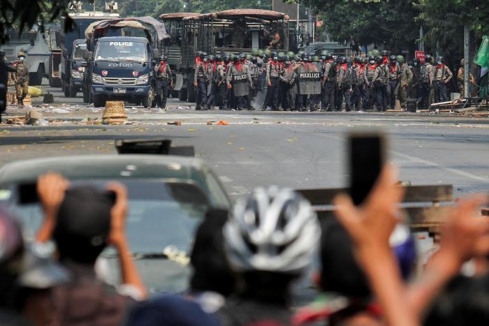 Al menos 38 manifestantes tiroteados en Myanmar en protestas contra el golpe de estado