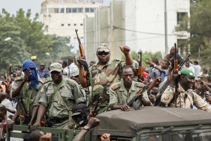El presidente de Malí dimite tras un golpe de estado
