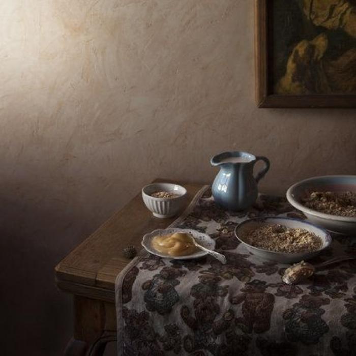 Banquetes de libro: el fotógrafo que recrea los menús de 'El Quijote' y 'Caperucita Roja'
