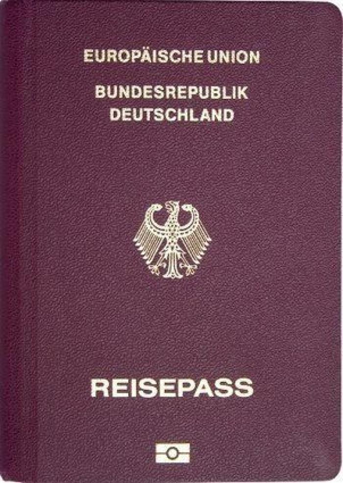 La foto de pasaporte de esta chica es tan horrible que se merece un premio