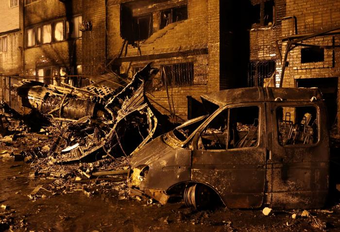 Al menos 13 muertos y 19 heridos al chocar un caza contra un edificio en Rusia