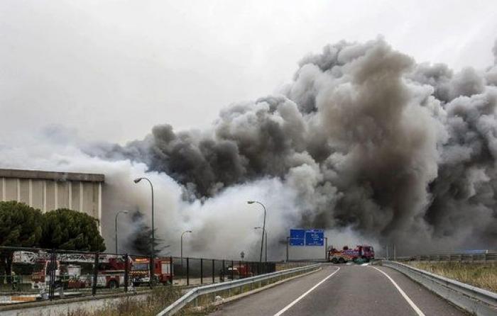 Las fotos del incendio que ha destruido la fábrica de Campofrío en Burgos