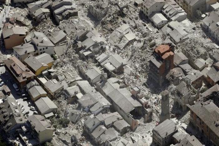 Suben a 278 los muertos por el devastador terremoto del centro de Italia