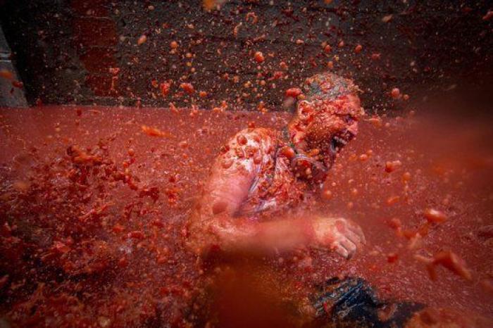 Bañados en tomate: las mejores fotos de la Tomatina 2016
