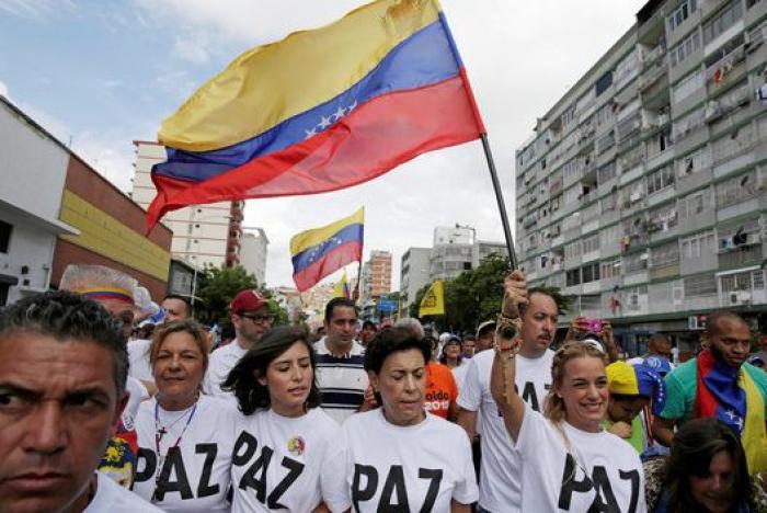 Miles de venezolanos secundan la 'gran toma de Caracas' para el revocatorio contra Maduro